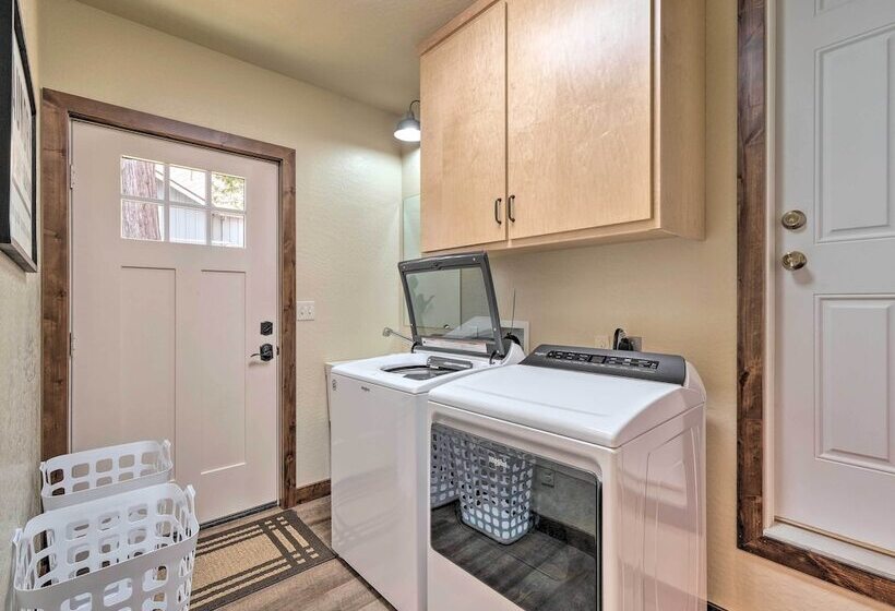 Luxury Retreat: Custom Mi Wuk Village Cabin!