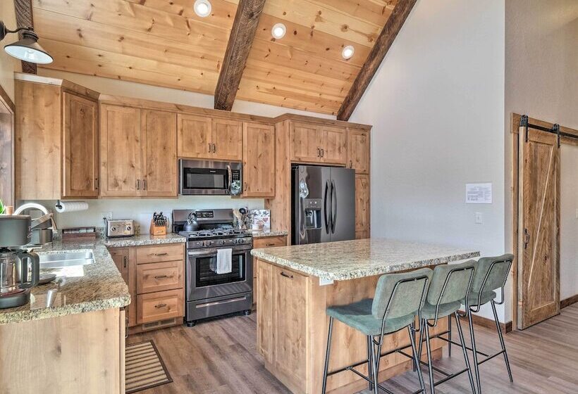 Luxury Retreat: Custom Mi Wuk Village Cabin!