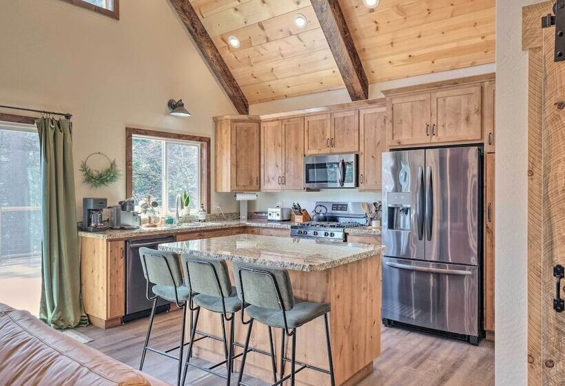 Luxury Retreat: Custom Mi Wuk Village Cabin!