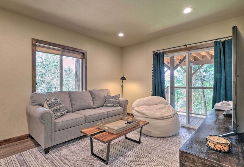 Luxury Retreat: Custom Mi Wuk Village Cabin!