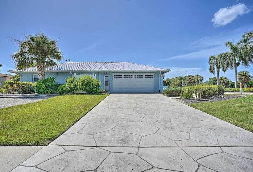 Marco Island Home W/ Heated Pool, Close To Beach!