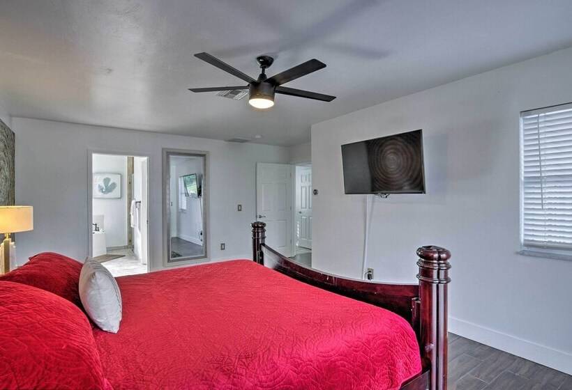 Marco Island Home W/ Pool Near Tigertail Beach!