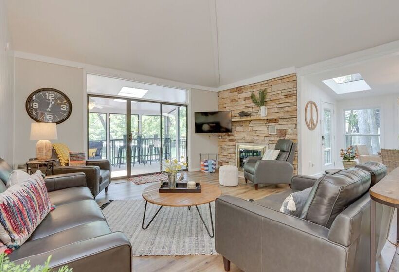 Spacious Decks & Dock: Margaritaville Home!