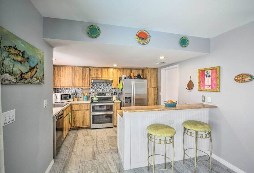 Heated Pool + Lanai: Matlacha Isles Getaway
