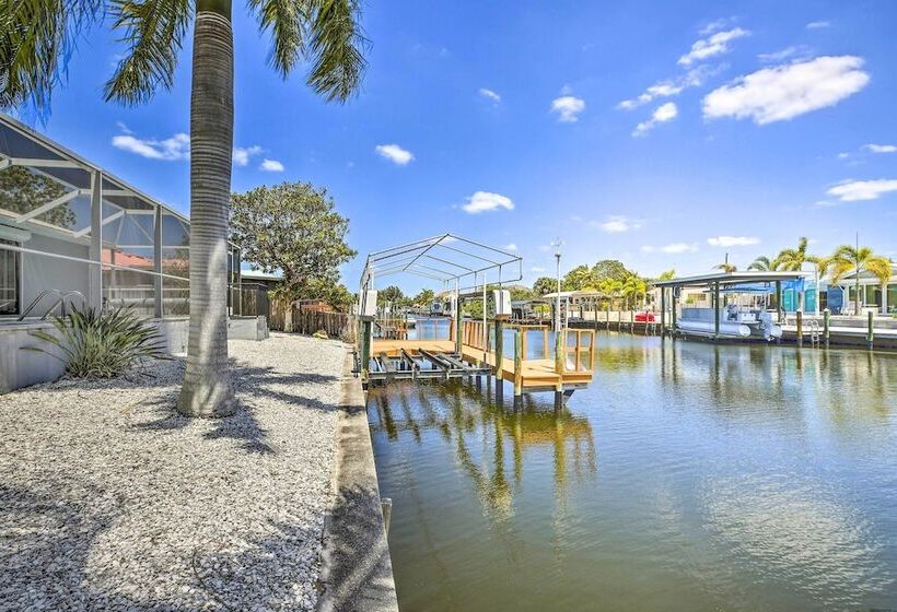 Heated Pool + Lanai: Matlacha Isles Getaway
