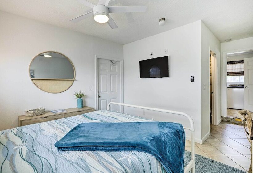 Merritt Island Home: Fire Pit & Canal Access!