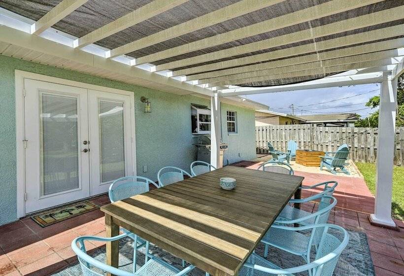 Merritt Island Home: Fire Pit & Canal Access!