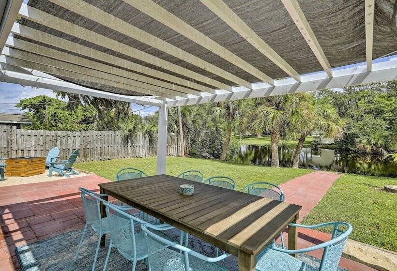 Merritt Island Home: Fire Pit & Canal Access!
