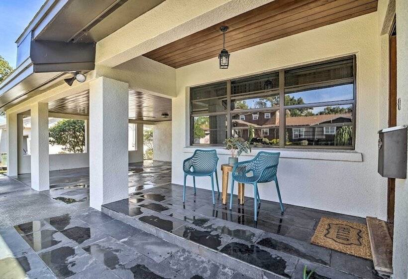 Mid Century Modern Escape In Central Lakeland!