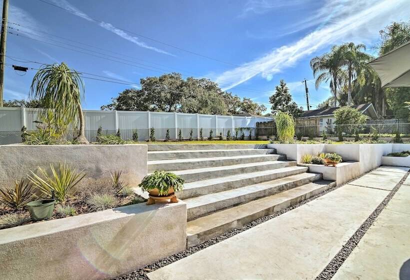 Mid Century Modern Escape In Central Lakeland!