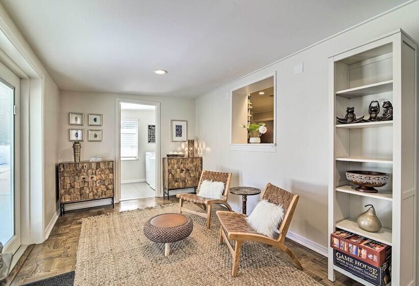 Mid Century Modern Escape In Central Lakeland!