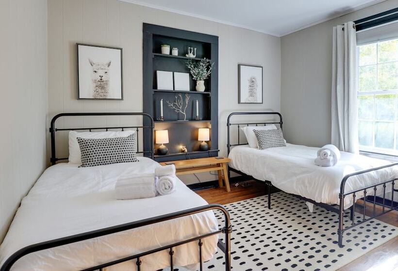 Mid Century Modern Fayetteville Home Close To Town