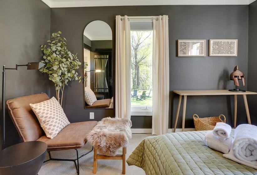 Mid Century Modern Fayetteville Home Close To Town