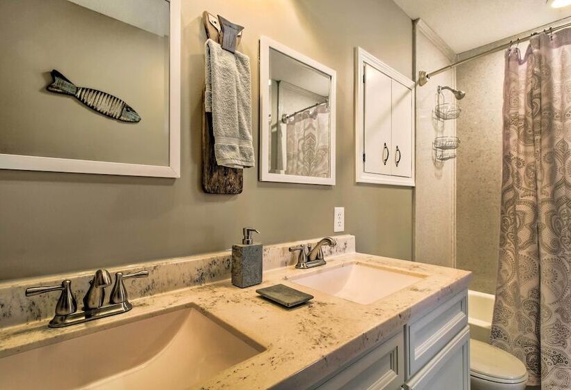Modern Abode W/ Patio ~ 1 Mi To Stockton Lake!