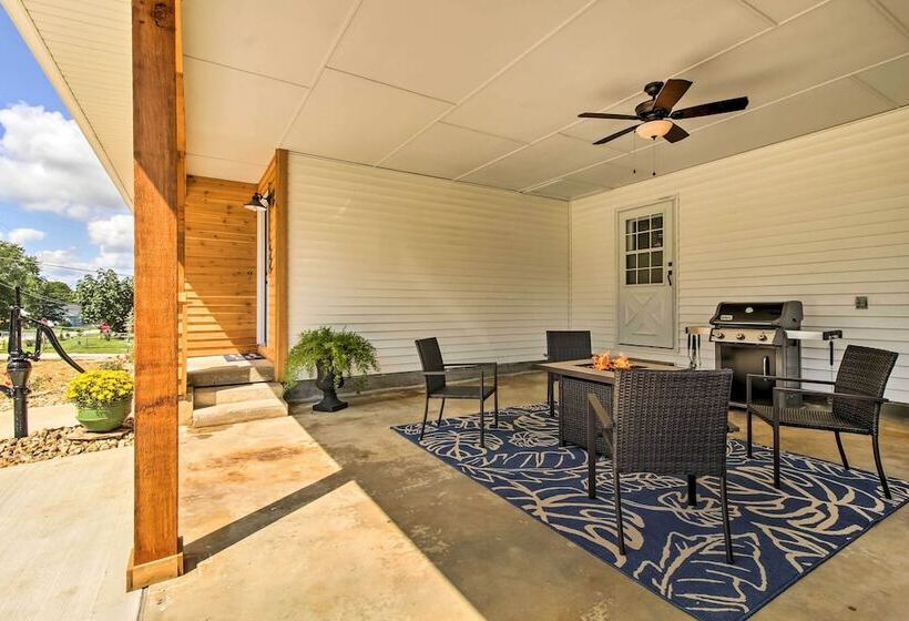 Modern Abode W/ Patio ~ 1 Mi To Stockton Lake!