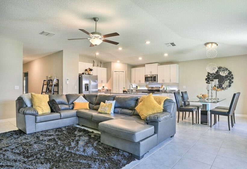 Modern & Bright Ruskin Home Near Bahia Beach!