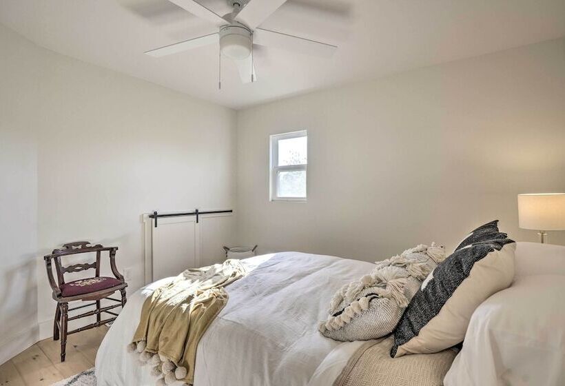 Modern Cottage Escape On Table Rock Lake!