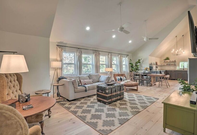 Modern Cottage Escape On Table Rock Lake!