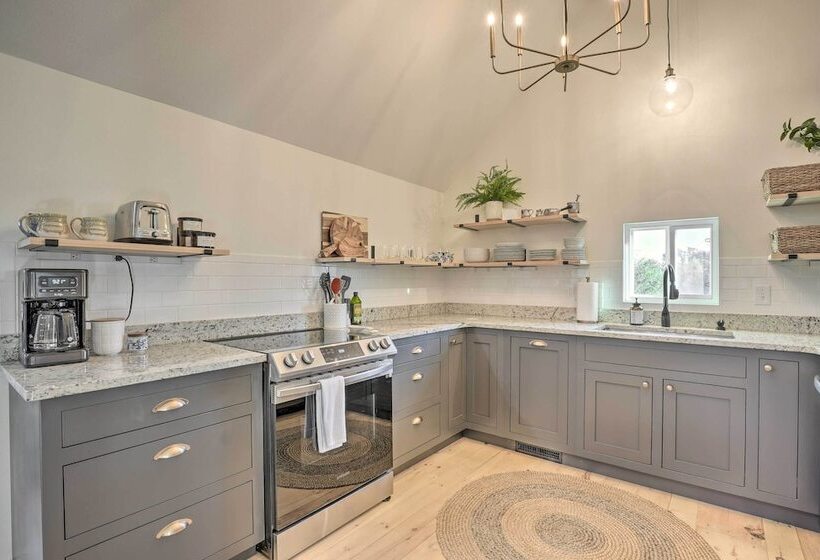 Modern Cottage Escape On Table Rock Lake!