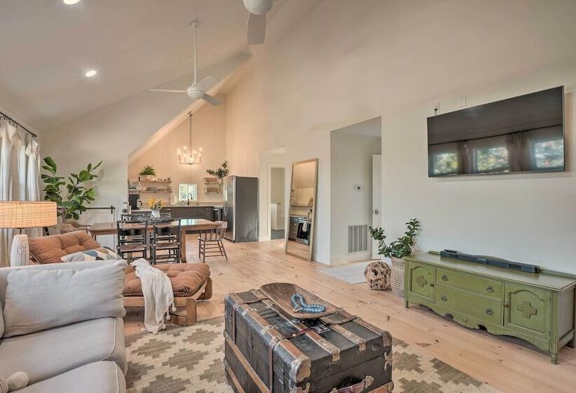 Modern Cottage Escape On Table Rock Lake!