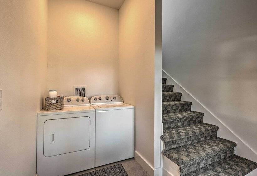 Modern Cottage Escape On Table Rock Lake!