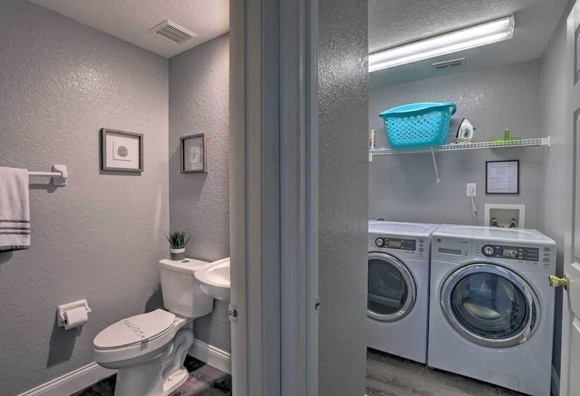 Private Pool & Hot Tub: Modern Davenport Home!