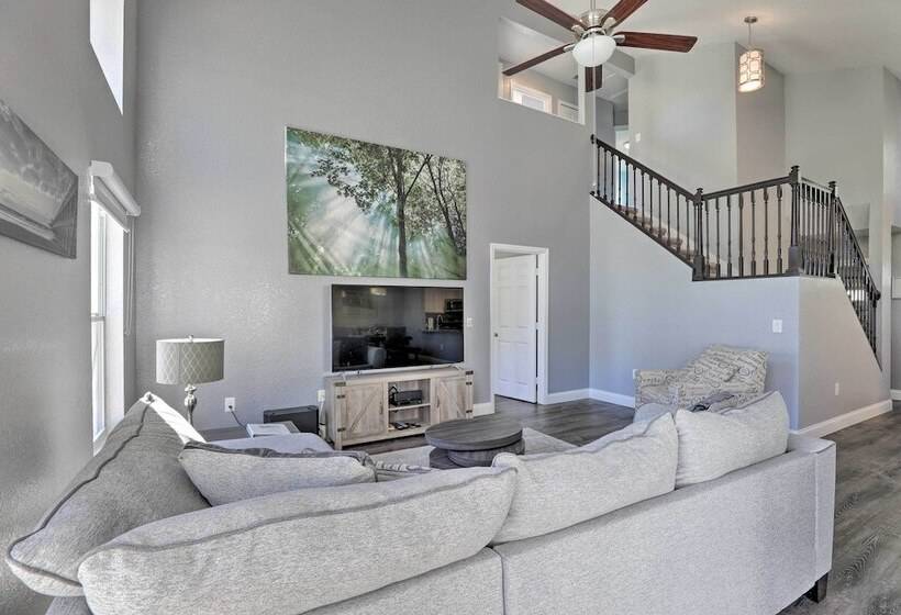 Private Pool & Hot Tub: Modern Davenport Home!