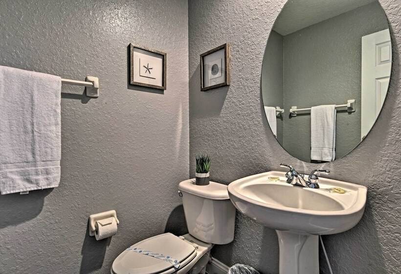 Private Pool & Hot Tub: Modern Davenport Home!