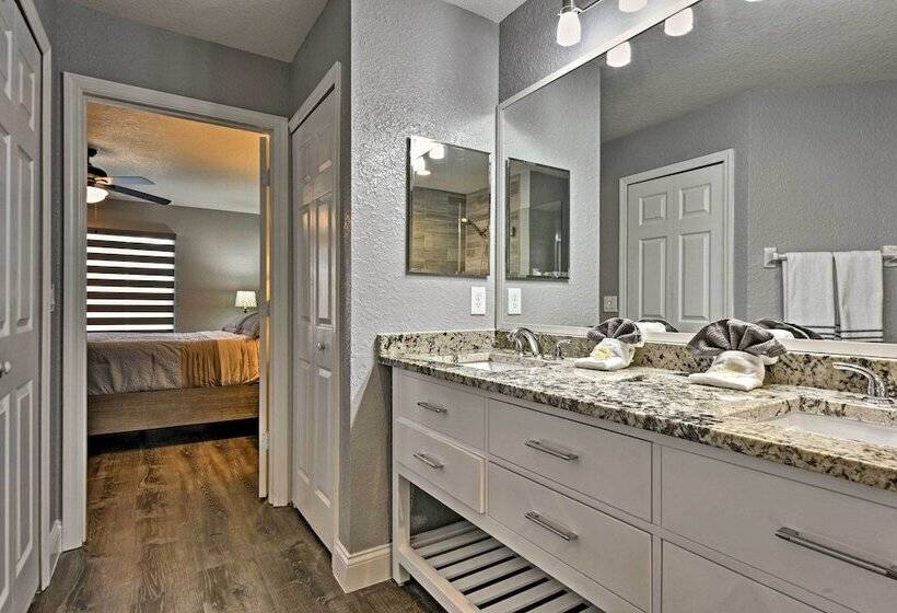 Private Pool & Hot Tub: Modern Davenport Home!