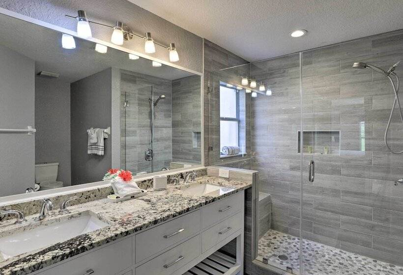 Private Pool & Hot Tub: Modern Davenport Home!