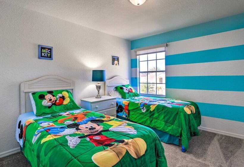 Private Pool & Hot Tub: Modern Davenport Home!