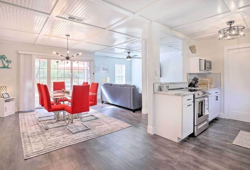 Modern Florida Home ~ 5 Mi To Surfside Park!