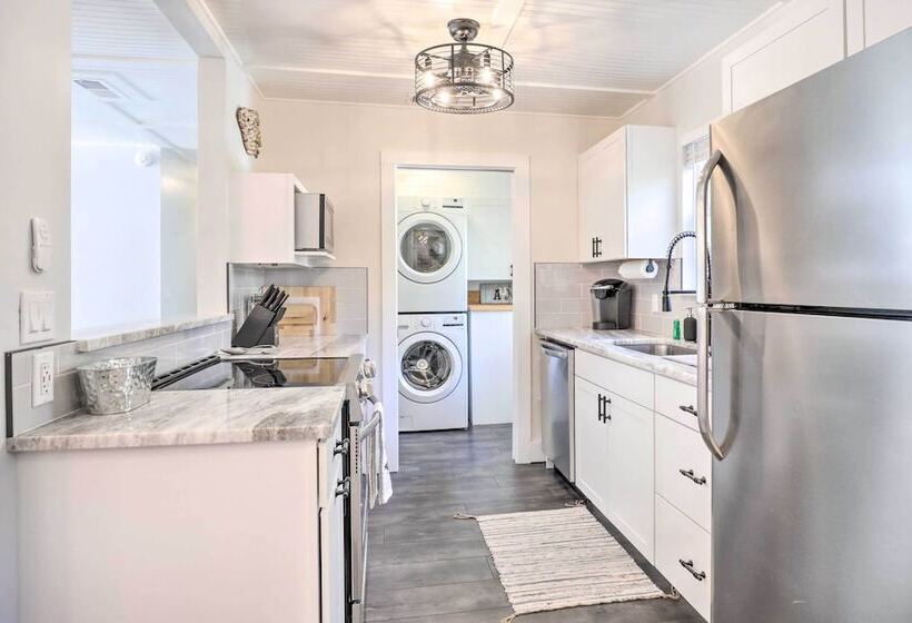 Modern Florida Home ~ 5 Mi To Surfside Park!