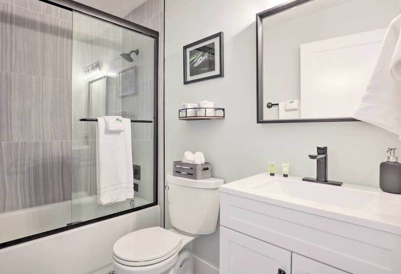 Modern Florida Home ~ 5 Mi To Surfside Park!