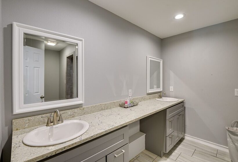 Modern Flower Mound Home < 2 Mi To River Walk