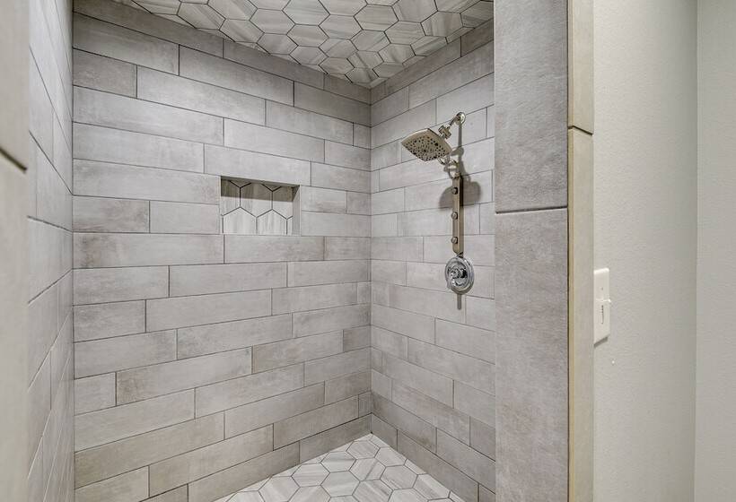 Modern Flower Mound Home < 2 Mi To River Walk