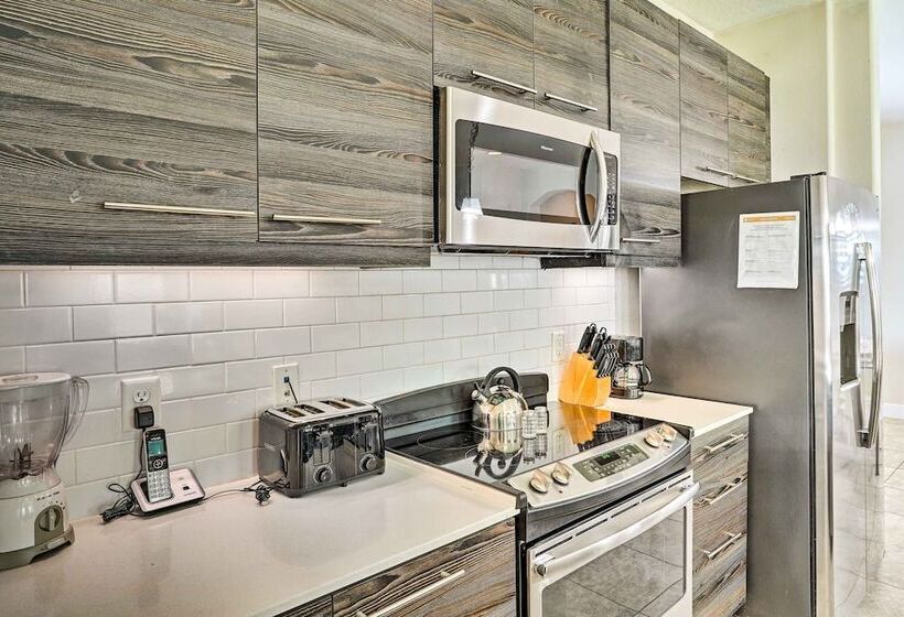 Modern Haines City Home W/ Pool & Lanai!