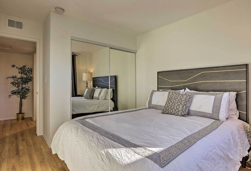 Oceanside Home W/ Patio & Grill, Walk To Beach!