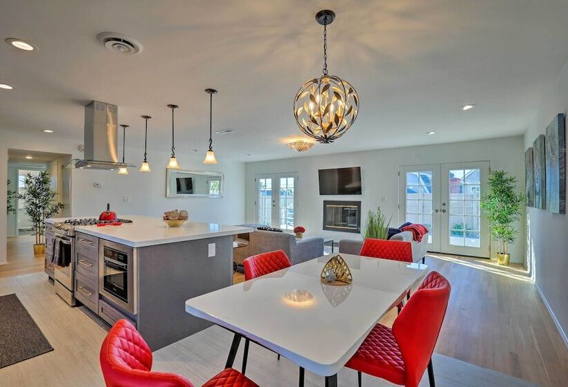 Oceanside Home W/ Patio & Grill, Walk To Beach!