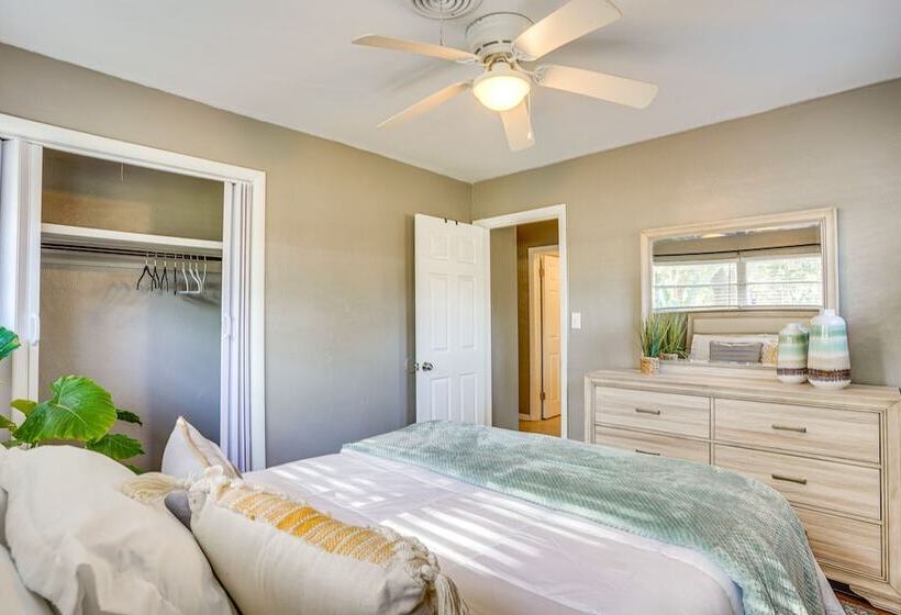 Modern Lakeland Vacation Rental: Patio & Bbq Grill