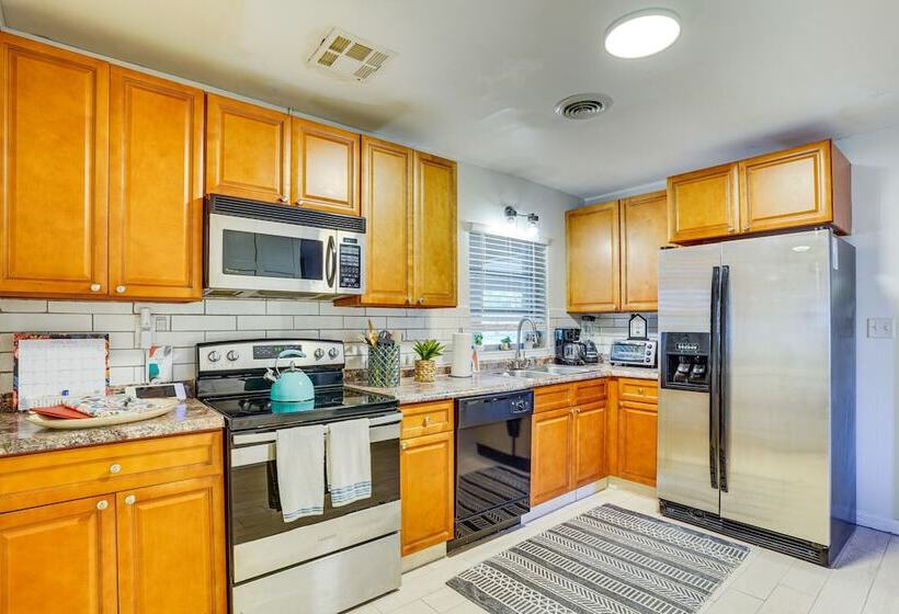 Modern Lakeland Vacation Rental: Patio & Bbq Grill