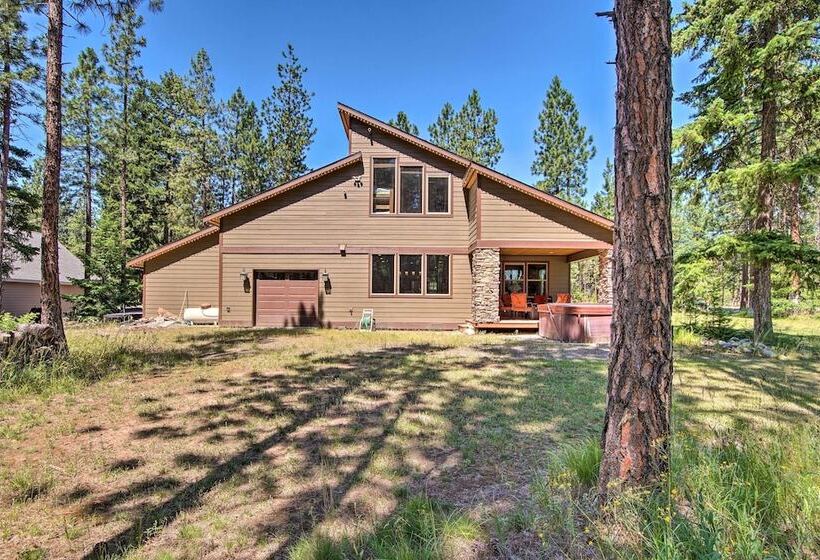 Modern Rustic Ronald Getaway: Hot Tub, Grill!