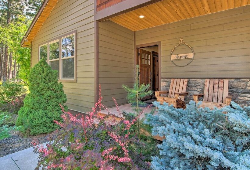 Modern Rustic Ronald Getaway: Hot Tub, Grill!