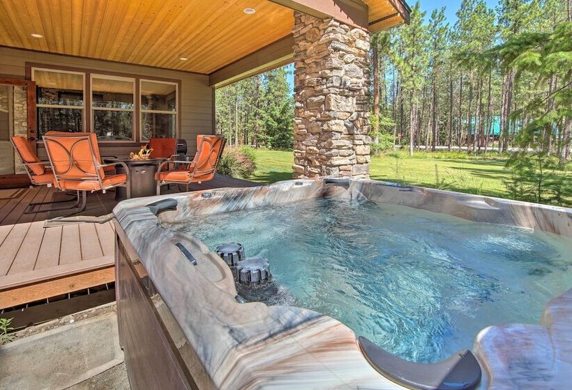 Modern Rustic Ronald Getaway: Hot Tub, Grill!