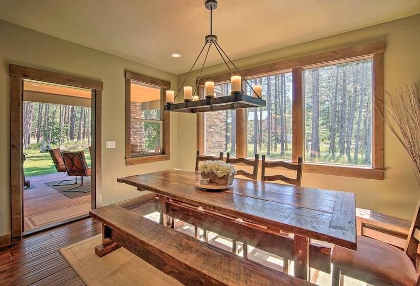 Modern Rustic Ronald Getaway: Hot Tub, Grill!