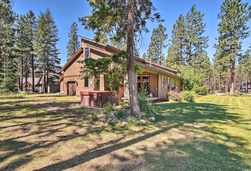 Modern Rustic Ronald Getaway: Hot Tub, Grill!