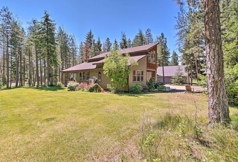Modern Rustic Ronald Getaway: Hot Tub, Grill!