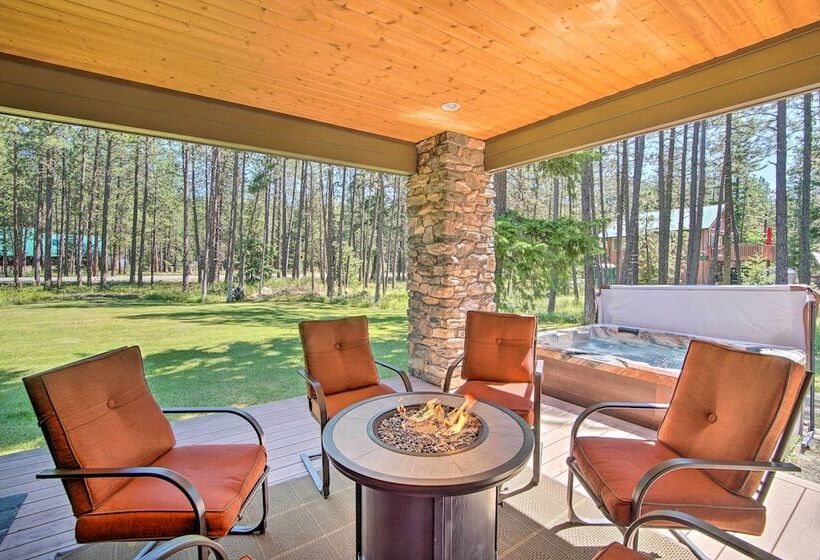 Modern Rustic Ronald Getaway: Hot Tub, Grill!