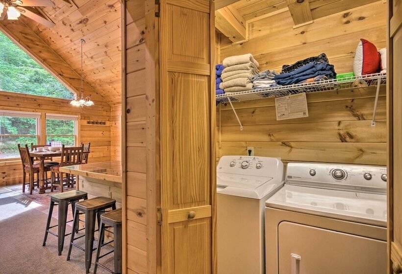 Moonshine Manor  Cabin W/ Hot Tub, Near Lake Lure