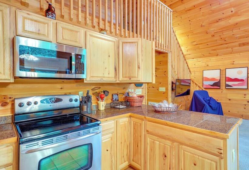 Moonshine Manor  Cabin W/ Hot Tub, Near Lake Lure